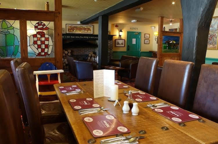 לואיס Newmarket Inn מראה חיצוני תמונה